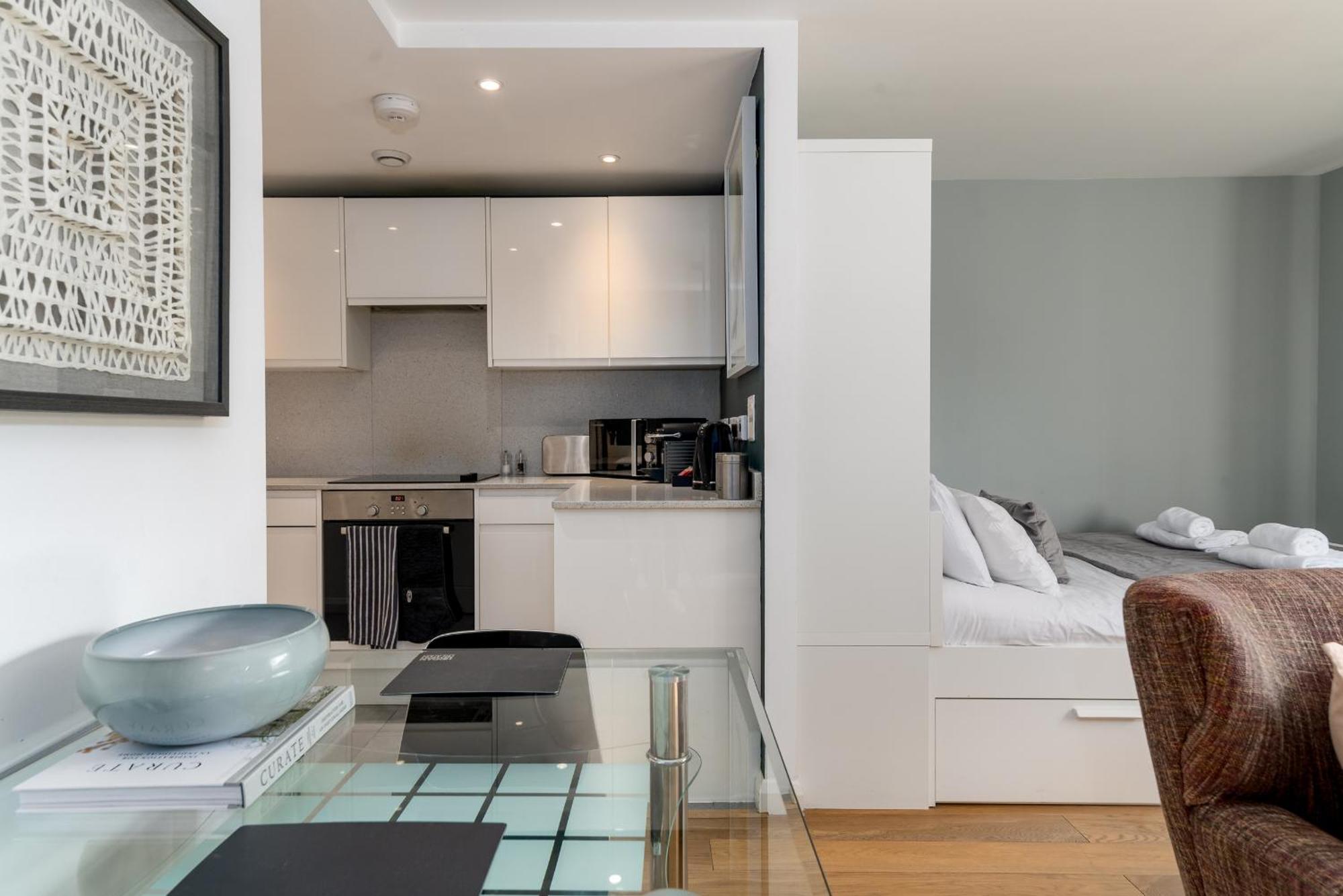 Alison Court Apartment *